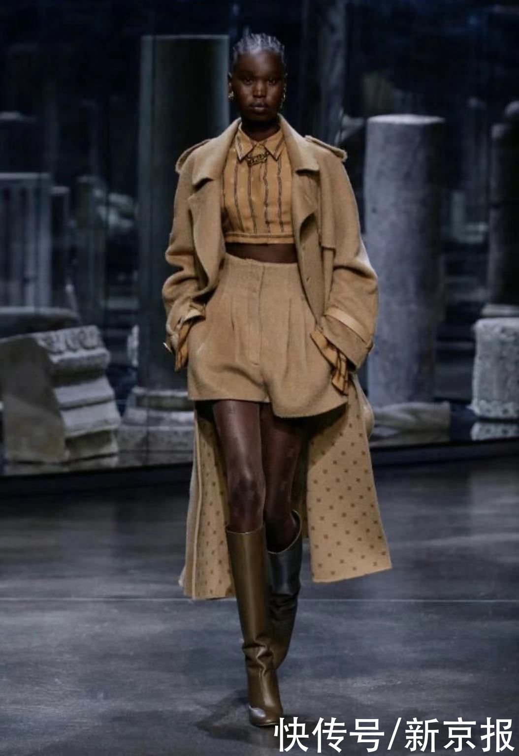 跟着米兰时装周学穿衣——华丽大地、浪漫复古、未来黑白