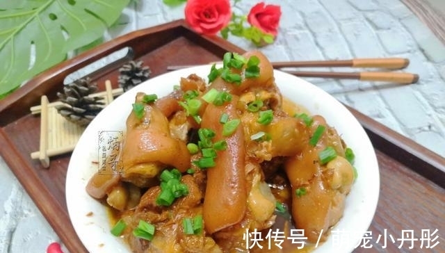 拌饭|这蒸菜我家一周做3次，食材炒下蒸一蒸软嫩鲜香，汤汁拌饭真得劲
