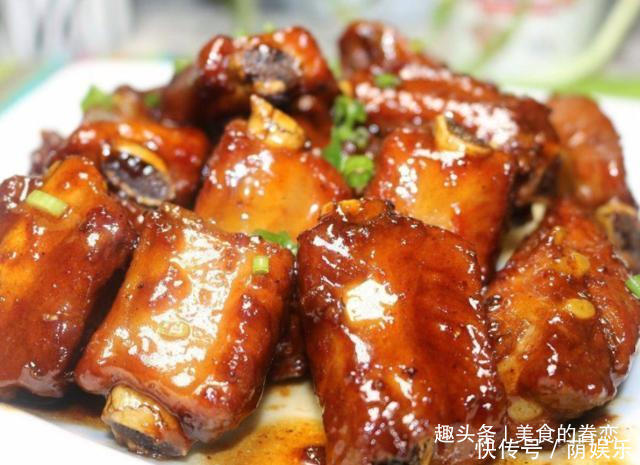 家常菜：红烧排骨，肥牛金针菇，鲫鱼豆腐汤，红烧鸡块