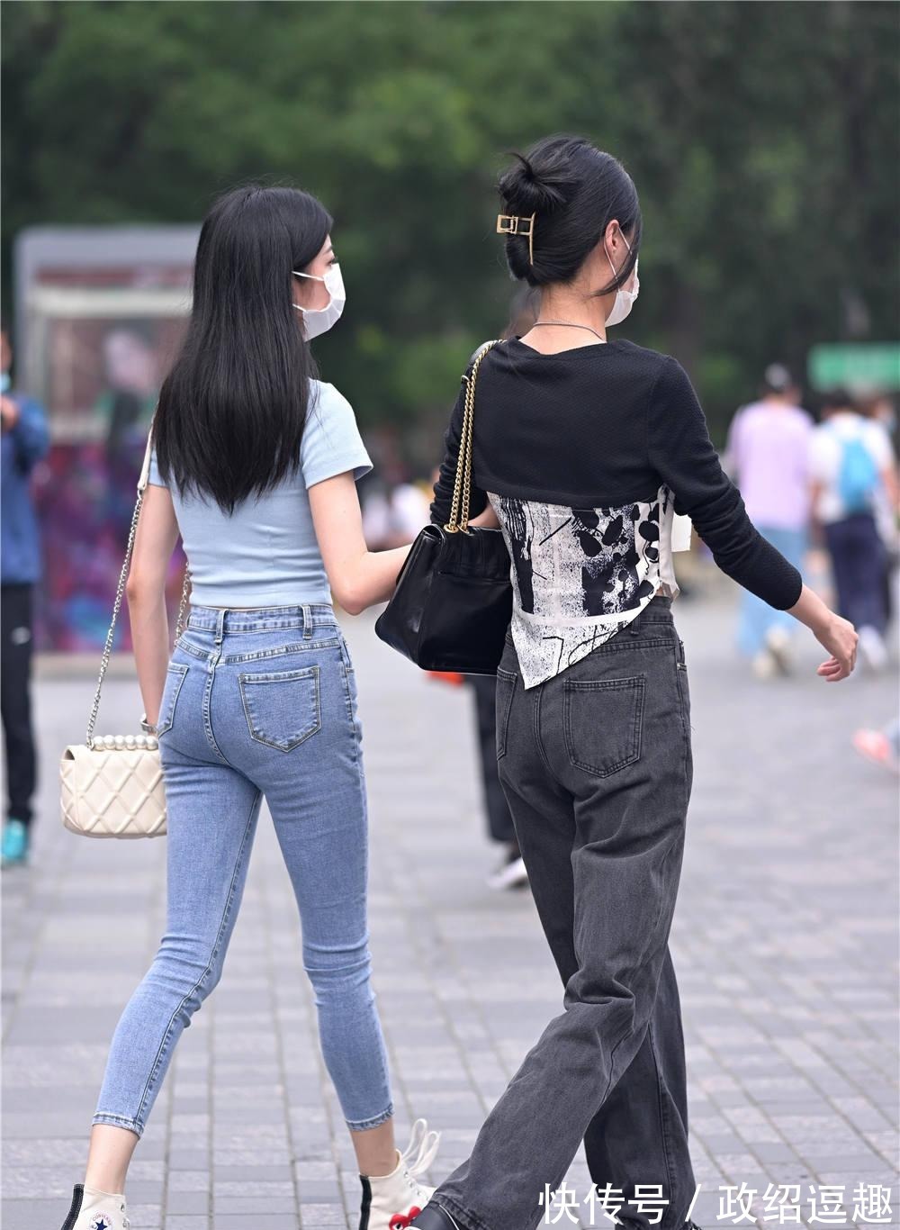 夏季|喜欢牛仔裤搭配的姑娘,夏季依旧穿着牛仔裤,感觉一点都不热