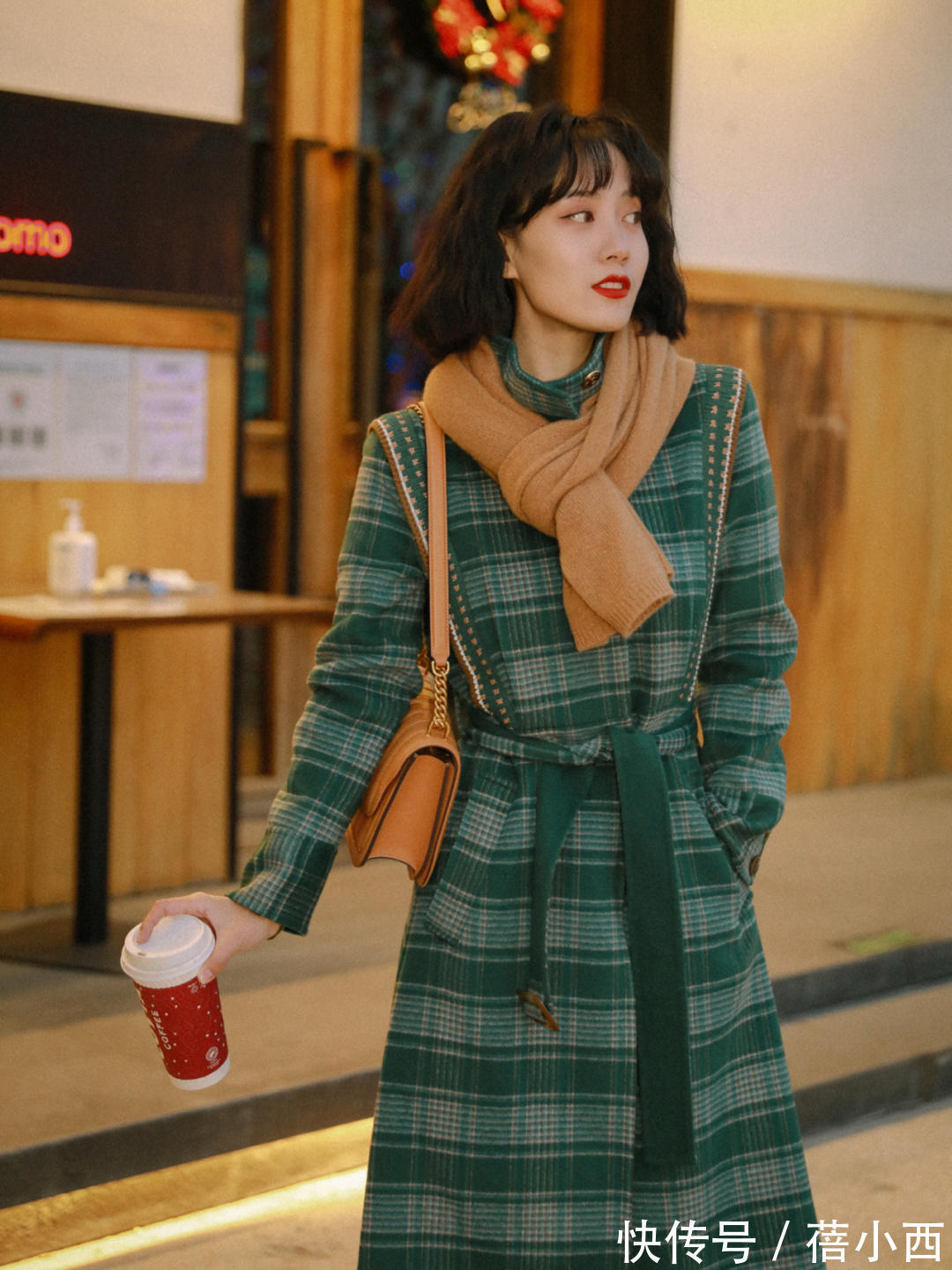 搭配 格纹大衣越来越火,复古高级不挑人又chic,让你出街赚足回头率