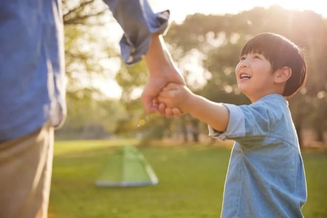 儿子|男孩的安全感来自母亲，价值感来自父亲