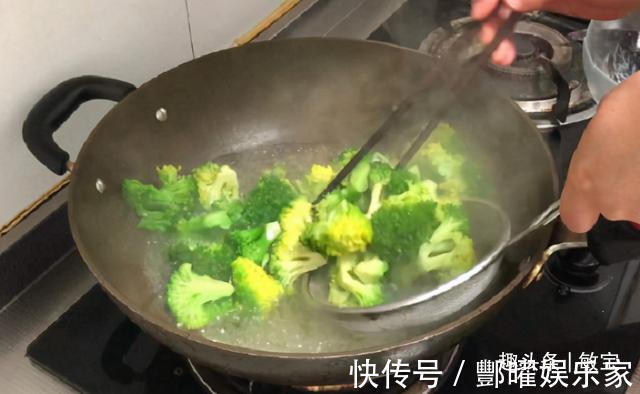 一日三餐|4种蔬菜必须焯水才能吃,厨师长再懒也不能省略一步!