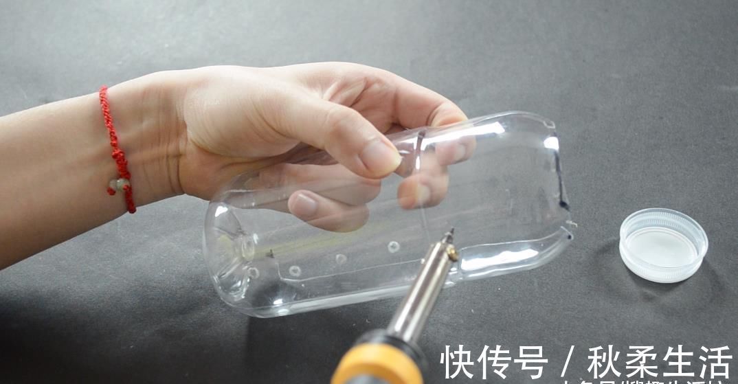 沥水架|塑料瓶我再也不扔了, 改造一下, 粘在厨房里有大用处, 省钱又实用