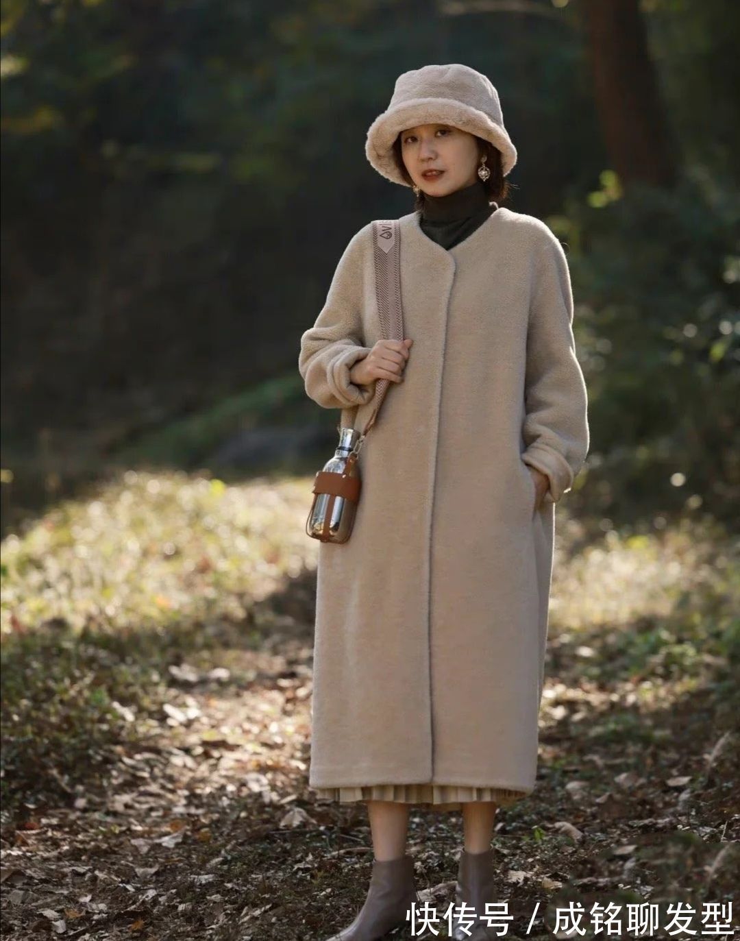 高领衫|四五十岁的女人,建议试试这几种大衣的搭配技巧,洋气时髦又显瘦