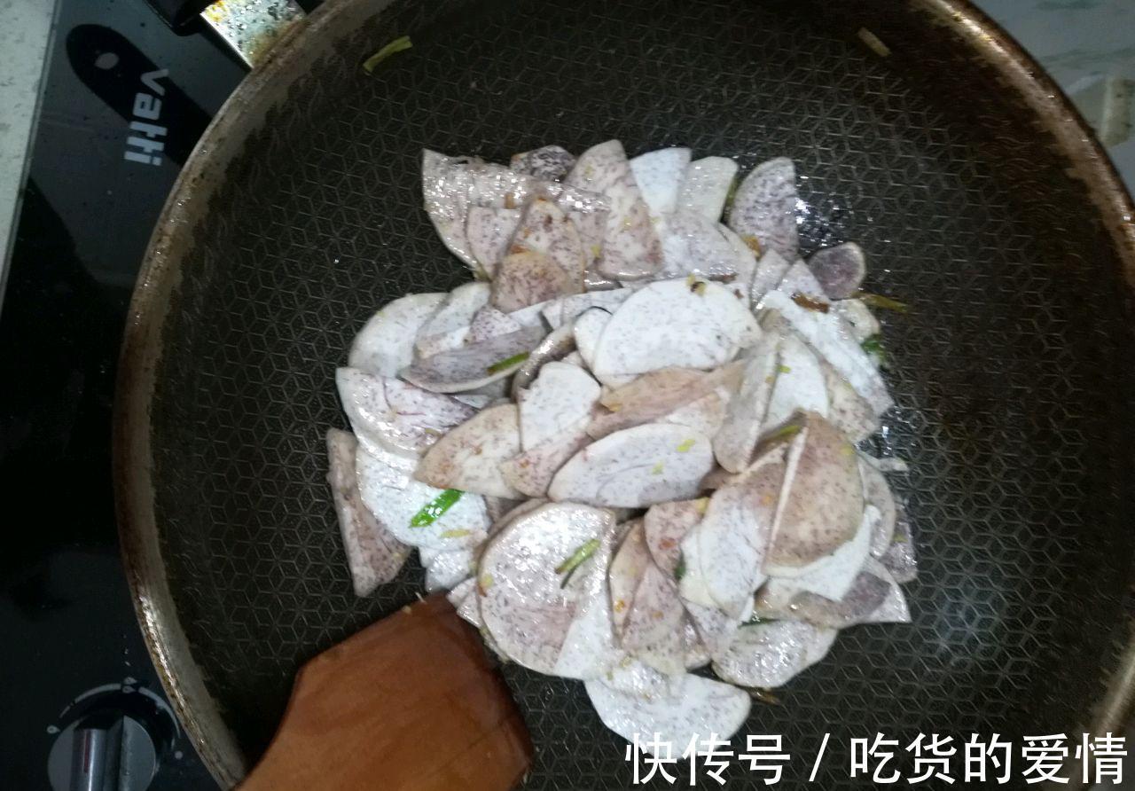 黏液蛋白|清淡美味的芋头炒青椒，你吃过没有，没有的话现在快来品尝