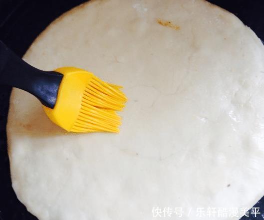 和面|烙饼怎么做才又软又筋道和面时用对水，烙饼放凉都不硬，有嚼劲