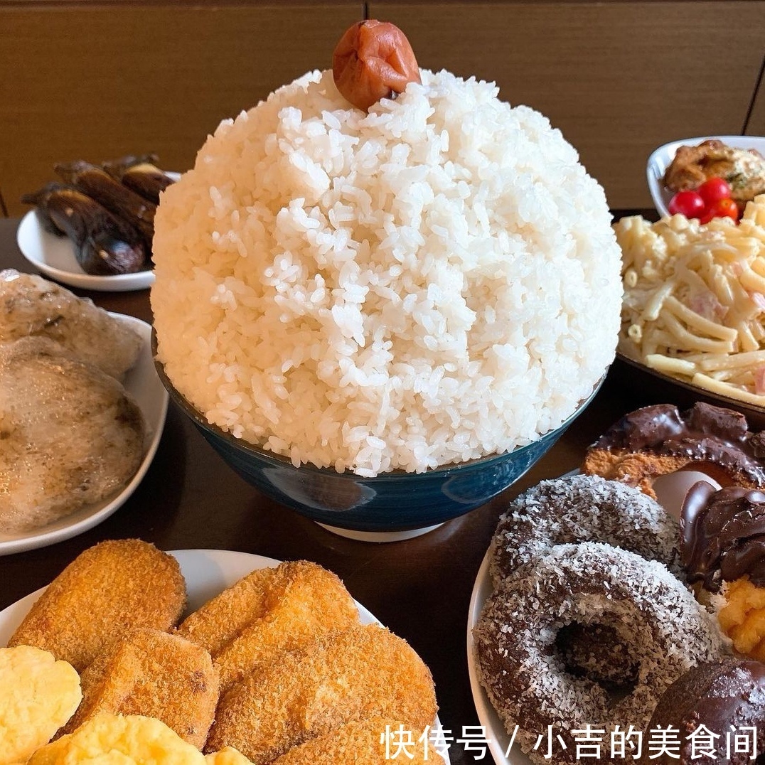“食量很大”的家庭主妇晒晚餐,与老公的晚餐放在一起,对比惊人