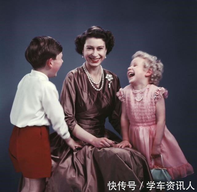 珠宝!粉红美钻送公主,成全女王少女心,莉莉贝特的这枚花型胸针不简单!