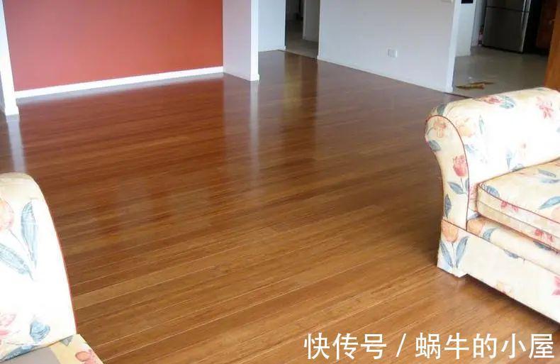 木地板|头一次见,有人在瓷砖上铺木地板,太机智了