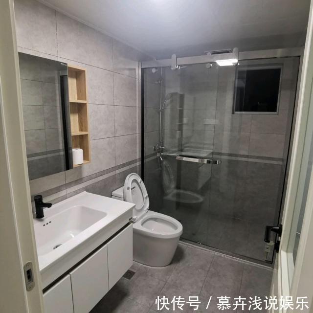 石膏线|新房正在通风中,提前晒晒,入户鞋柜很实用,电视墙漂亮又大气