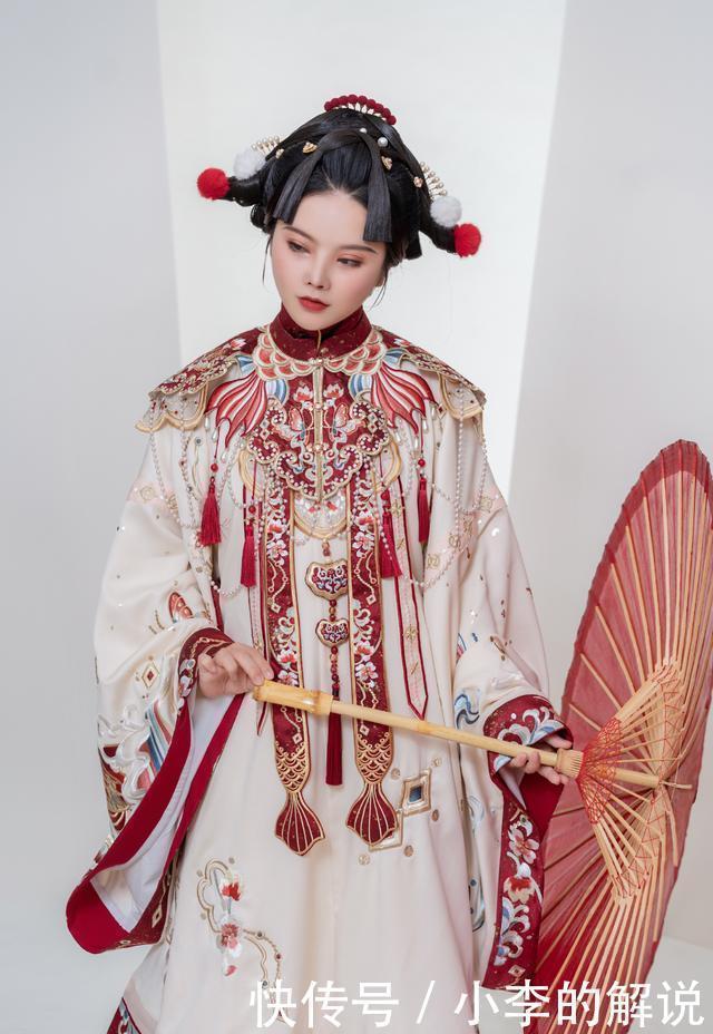 悬崖上的金鱼公主|这件汉服很特别,像是“戏服”,萌新很喜欢,资深同袍却很抵触