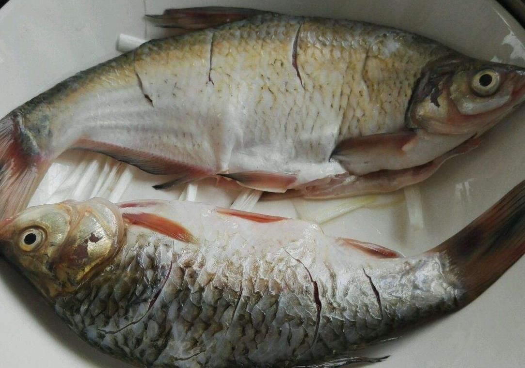 不鲜|清蒸鱼好吃有诀窍,大部分人都没注意,难怪鱼肉不鲜不嫩还腥味重