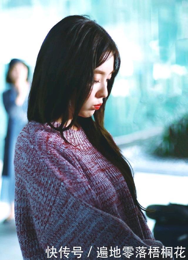 重返|裴珠泫也会撞脸,穿毛衣露脚踝,扎马尾重返18岁