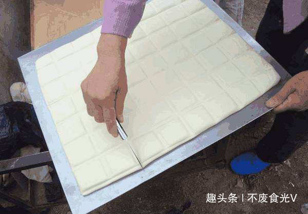 买豆腐时,遇到2种豆腐,白送也不能要,豆腐老板从来不吃