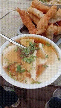 |搞笑GIF:妹子 你这套衣服不错 是你自己做的吧