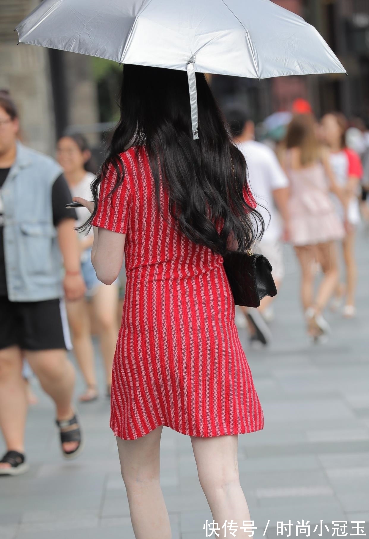 连衣裙|腹部有赘肉的女生不用急,竖条纹连衣裙遮肉显瘦,让你重拾自信心