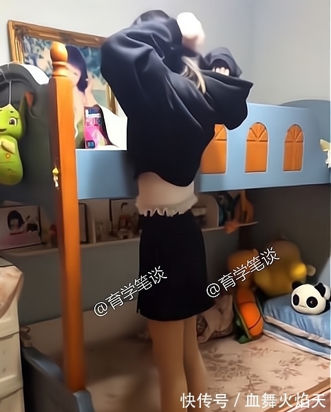 宿舍|女大学生在宿舍表演“快速脱衣”,搞砸后室友笑开花,身材太好