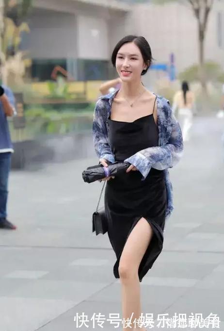 时尚达人 开叉吊带+雪纺衫,展现街头美女的慵懒穿搭,性感时尚又调皮可爱