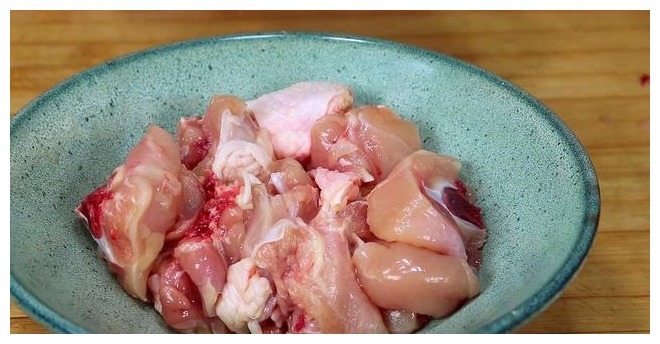 自从学会鸡腿这样做，我家一周吃3次，不油炸，不红烧，太香了