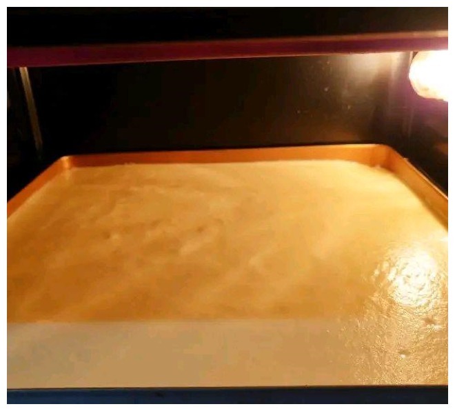 小孩嘴馋想吃蛋糕,没有淡奶油,妈妈用这个方法,酸酸甜甜更美味