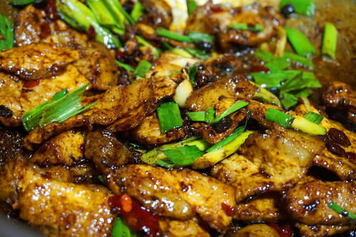 浮沫|把饭店美味带回家，肥而不腻的回锅肉，鲜香美味，大口吃肉才下饭