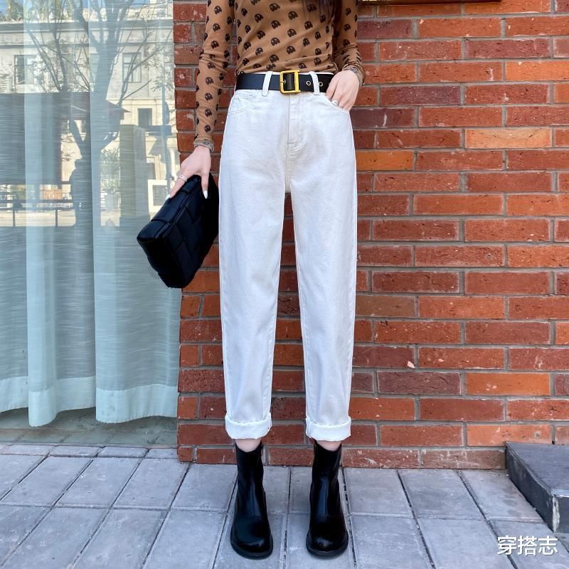 女人就不要总穿休闲裤了，学我媳妇这样穿牛仔裤，减龄又时尚