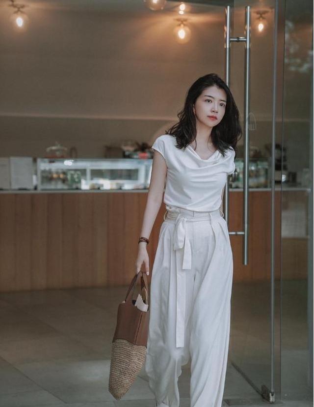 大长腿 穿阔腿裤尽量少配高跟鞋,今夏学三木这样穿才最美,150也爱了!