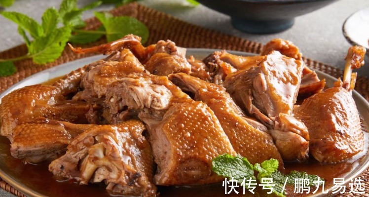 酸爽开胃的酸梅鸭，不柴不腻，妥妥的鸭界翘楚，秘制料汁就在这儿