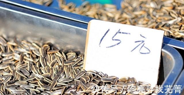 金秋逛农村大集,大葱白菜萝卜土豆热销,山货也很多!