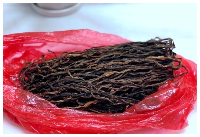 秋天这种蔬菜多买点，价格亲民，晒干留着冬天吃，比新鲜的还好吃