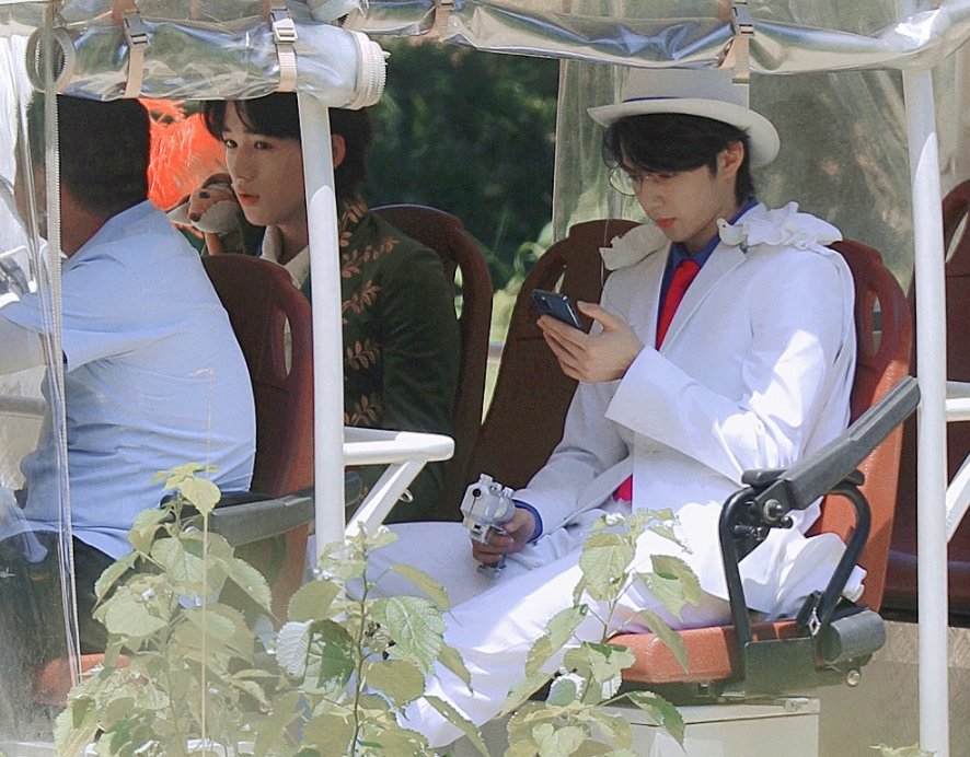 宋亚轩|宋亚轩cos小王子，刘耀文cos怪盗基德，看两人路透照收视要爆棚