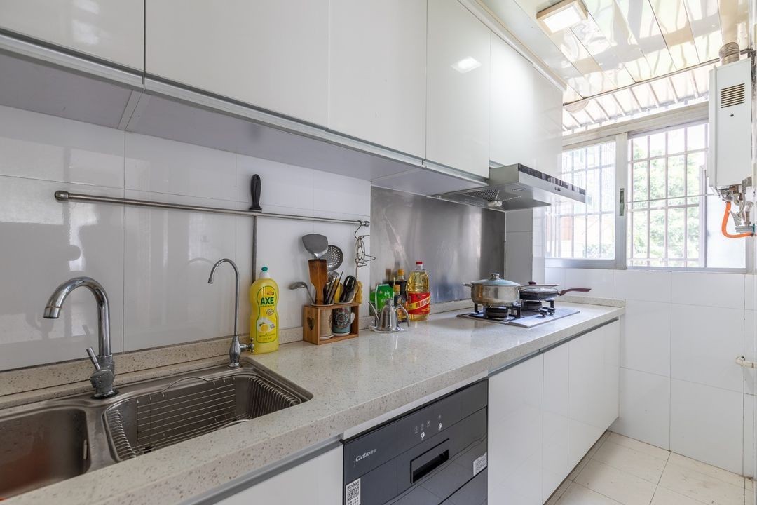 磨砂玻璃|装修的时候,他大胆选择全屋白墙的设计,没想到效果也可以这么好