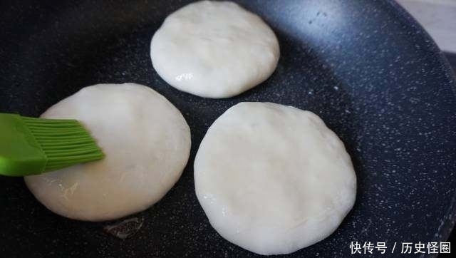 家常菜|家常菜:韭菜鸡蛋馅饼每一口都有鲜嫩劲儿