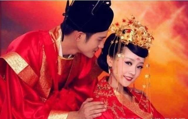 字字|苏轼看到有人花前月下约会,写下一首词,字字惊艳,句句销魂