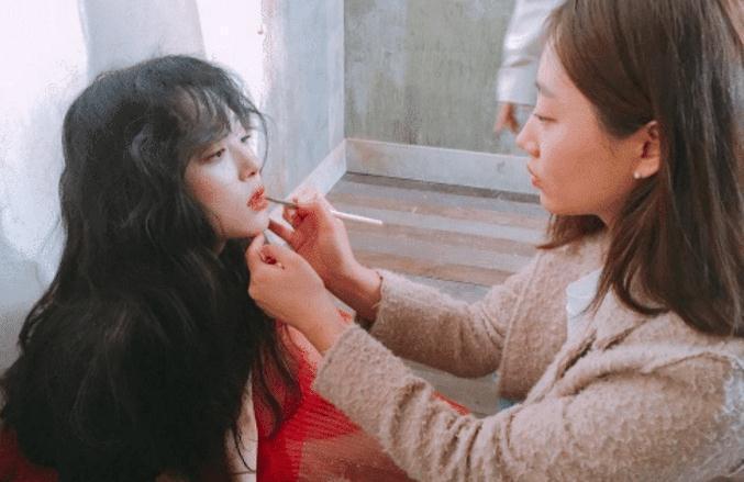 唇膏|天天涂“口红”和从来不涂口红的女生,10年后区别在哪里