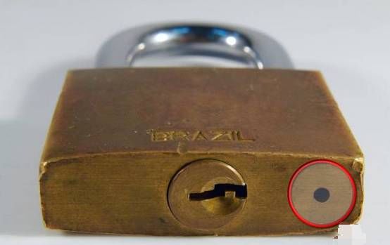 凳子上的圆洞到底是干嘛用的?透气用的吗?真相竟然令我大吃一惊~