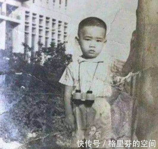 黄贯中|13岁辍学打工，18岁为人伴舞，54岁的陈小春跟电影里很不一样