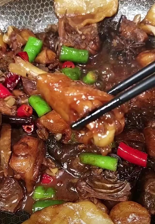 鸡肉|缅怀柴火烹制年代，忍不住回想童年时光，一道家常柴火鸡送给大家