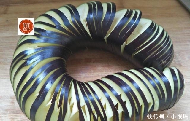 茄子最简单的做法,不炸不炒,儿子吃了2碗饭还要吃,实在太下饭