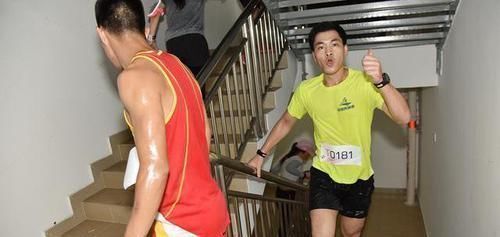 男人|男人衰老的标志2处会变大,2处会缩小,占一个,说明你真的老了