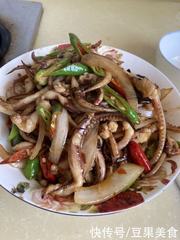 鱿鱼|我这样做双椒炒鱿鱼,家人都爱吃