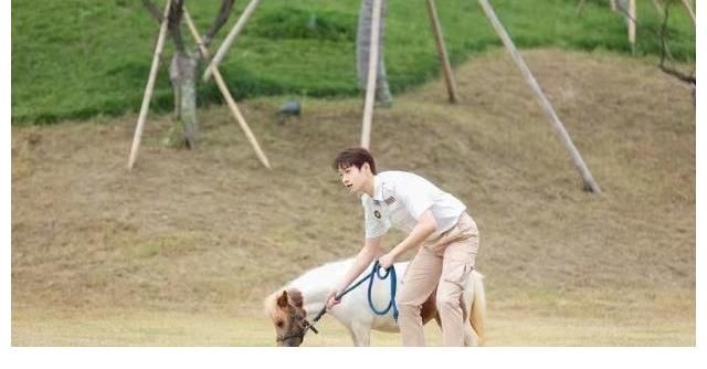 《跑男》即将迎来收关，秦霄贤依旧会在之中，我们也将迎来三位熟悉的嘉宾