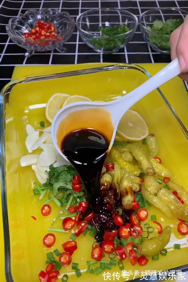 泡椒凤爪|味美自家做,泡椒柠檬凤爪酸辣爽口,清爽开胃,瞬间让人胃口大开