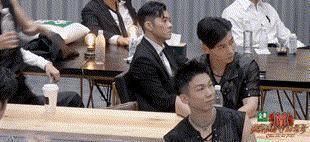 披荊斬棘的哥哥|盤點(diǎn)那些社交牛逼癥明星，陳小春最羨慕的竟然是他？！