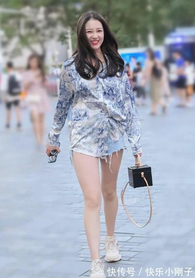 美貌|从未见过这等美貌的女子!非常自信的微胖女孩!好想帮她捏捏肩