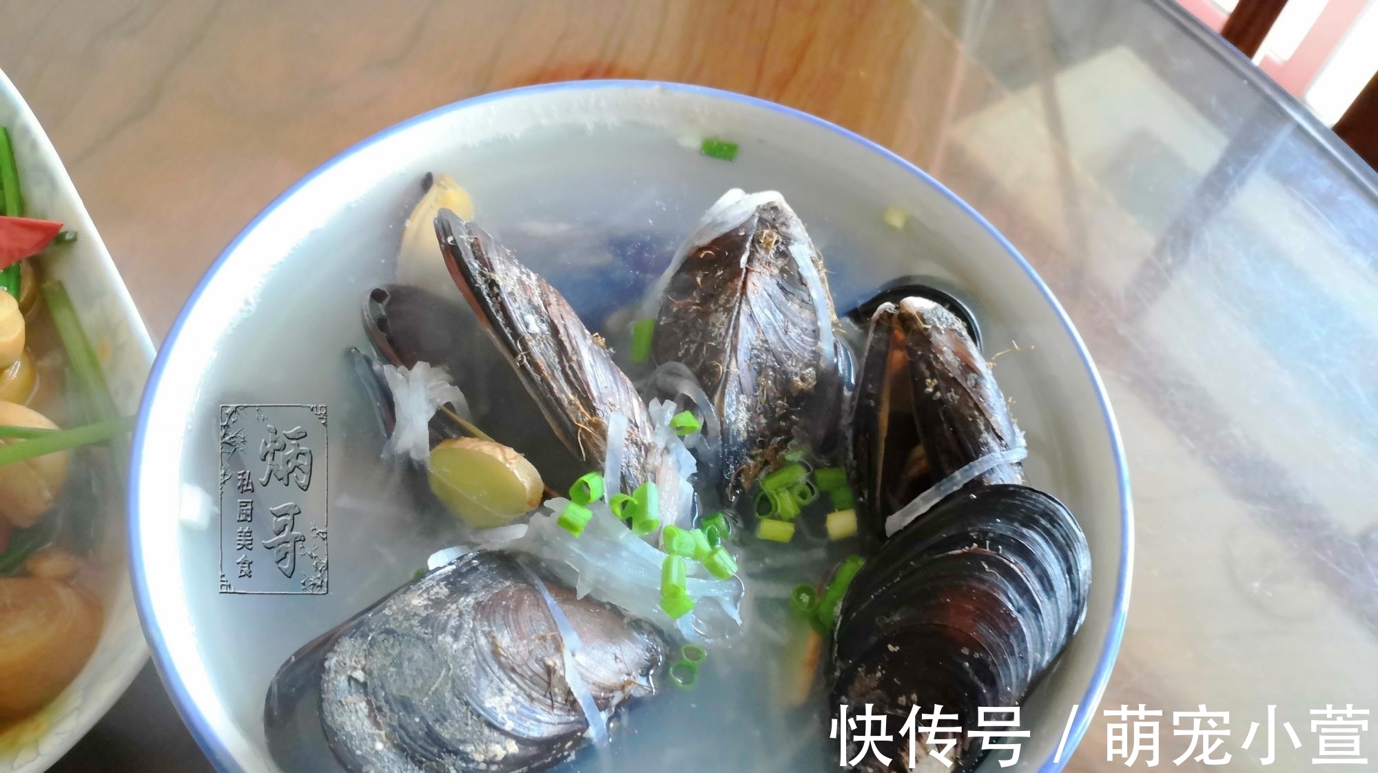 表妹晒待客晚餐,网友:南方人真舍得吃,这餐饭没七八百下不来吧