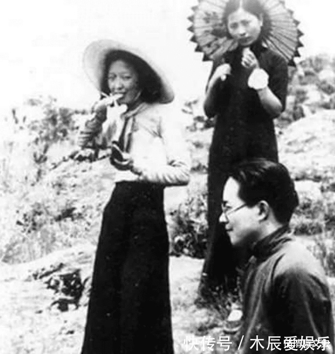 张兆和$沈从文晚年爱哭,曾因黄永玉拓片而大哭,最后一次哭是为张兆和