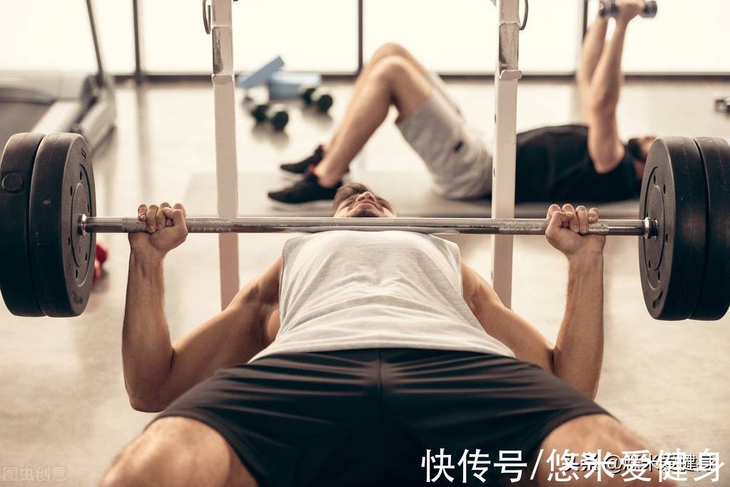 前臂|卧推的标准动作,5个细节完善动作质量,有效提升上肢肌肉力量