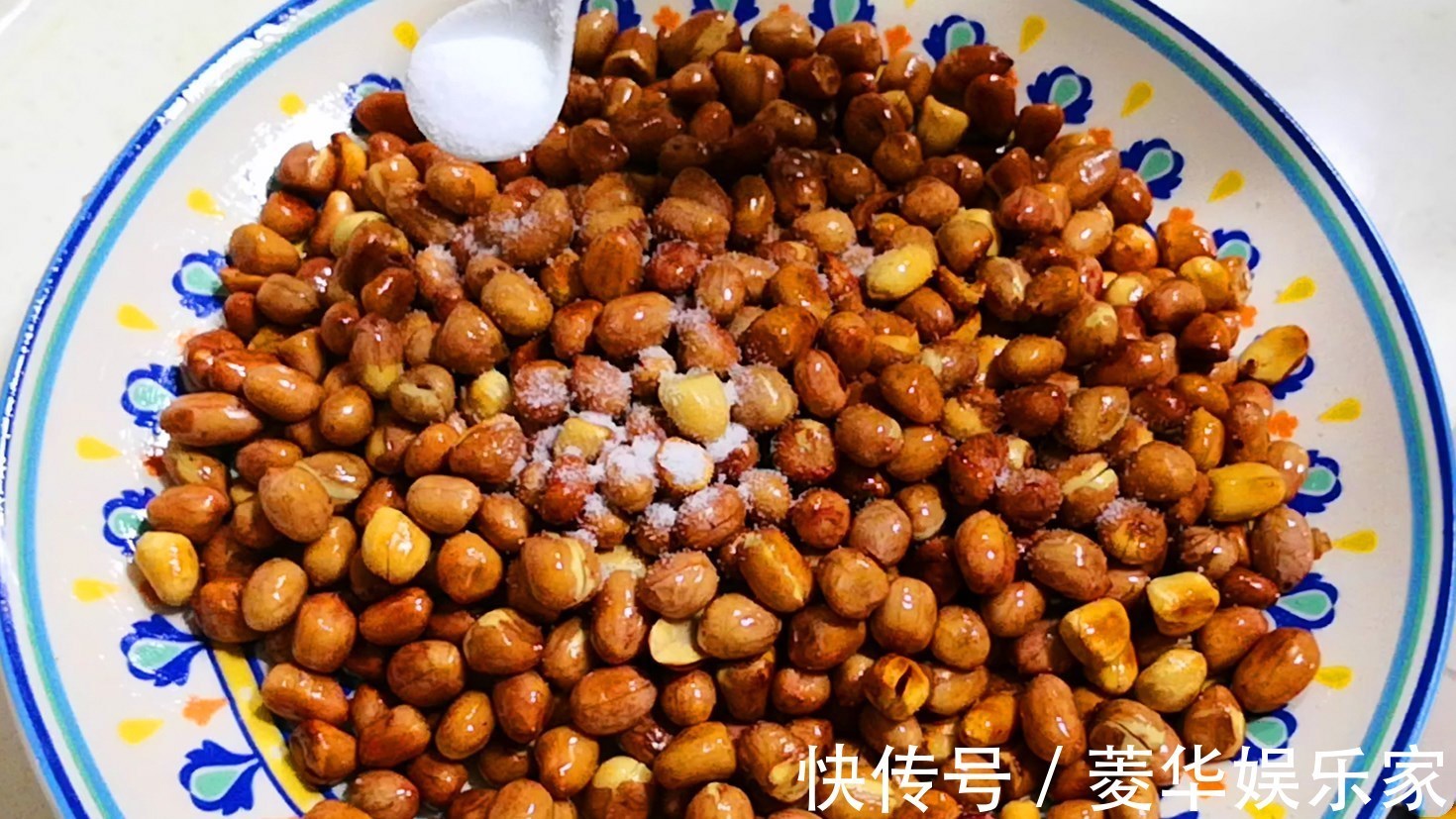 炒花生米时,最忌上锅就炒,很多人做错,难怪花生米不脆也不香